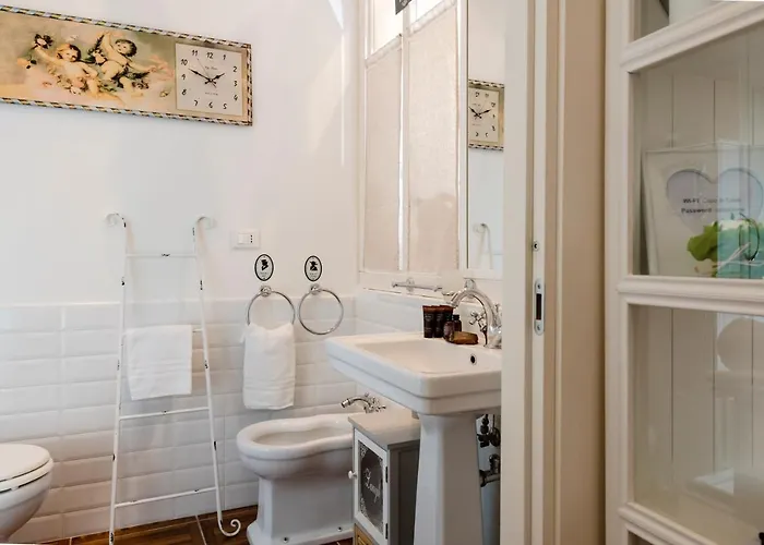 Apartment Capo Le Case, Romantic Flat Near Spanish Steps *