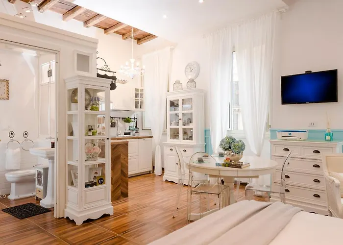 Capo Le Case, Romantic Flat Near Spanish Steps