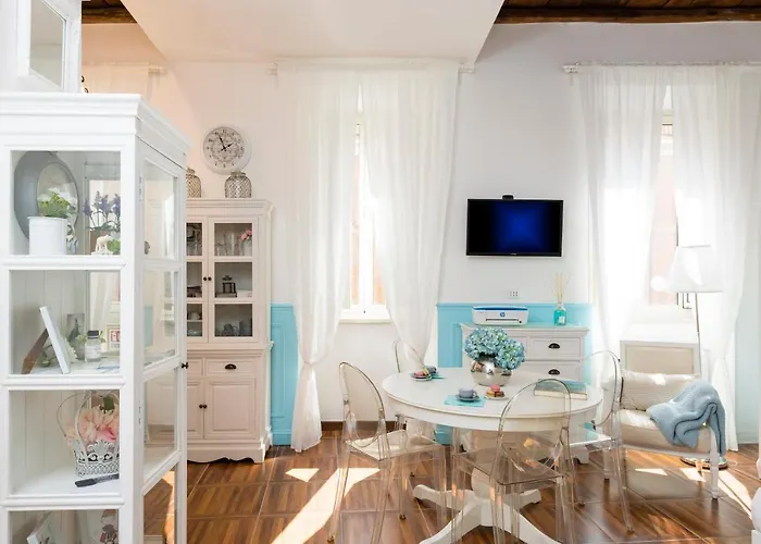 Apartment Capo Le Case, Romantic Flat Near Spanish Steps *