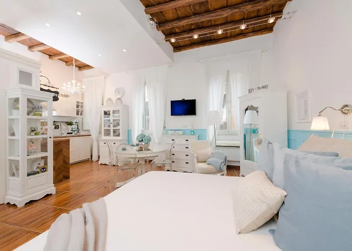 Capo Le Case, Romantic Flat Near Spanish Steps Apartment *